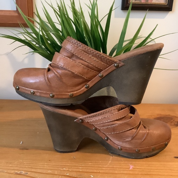 Aldo Brown Leather Platform Studded Clogs Mules Shoes Size 9 - Picture 5 of 8